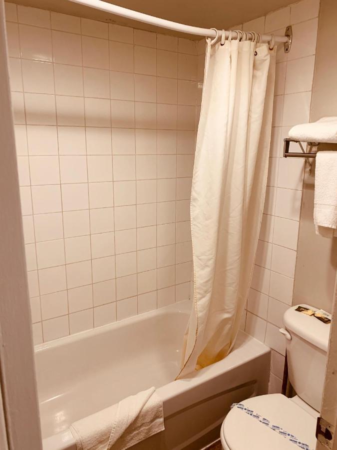 YYC Red Carpet Inn & Suites المظهر الخارجي الصورة