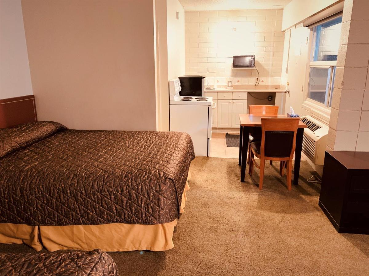 YYC Red Carpet Inn & Suites المظهر الخارجي الصورة